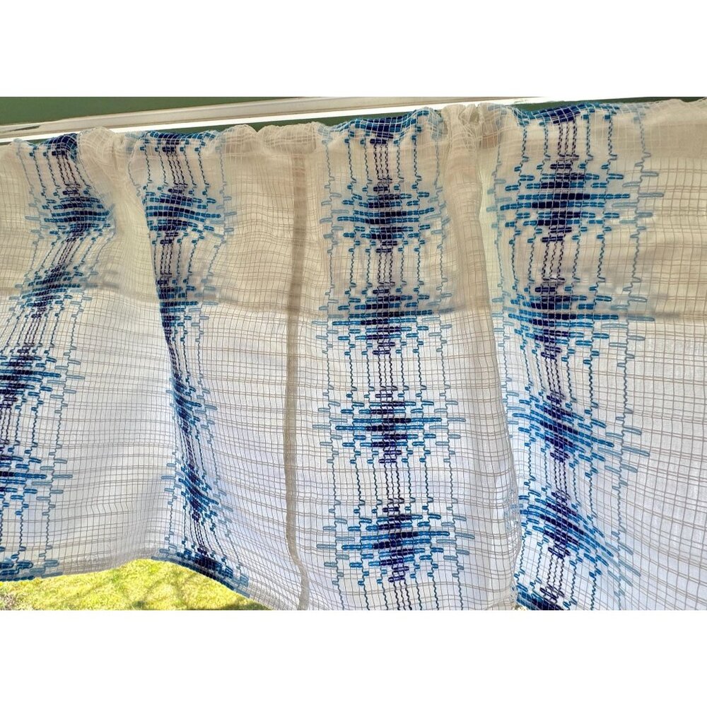 Vintage 70s valance curtain, white, navy, blue geometric abstract pattern